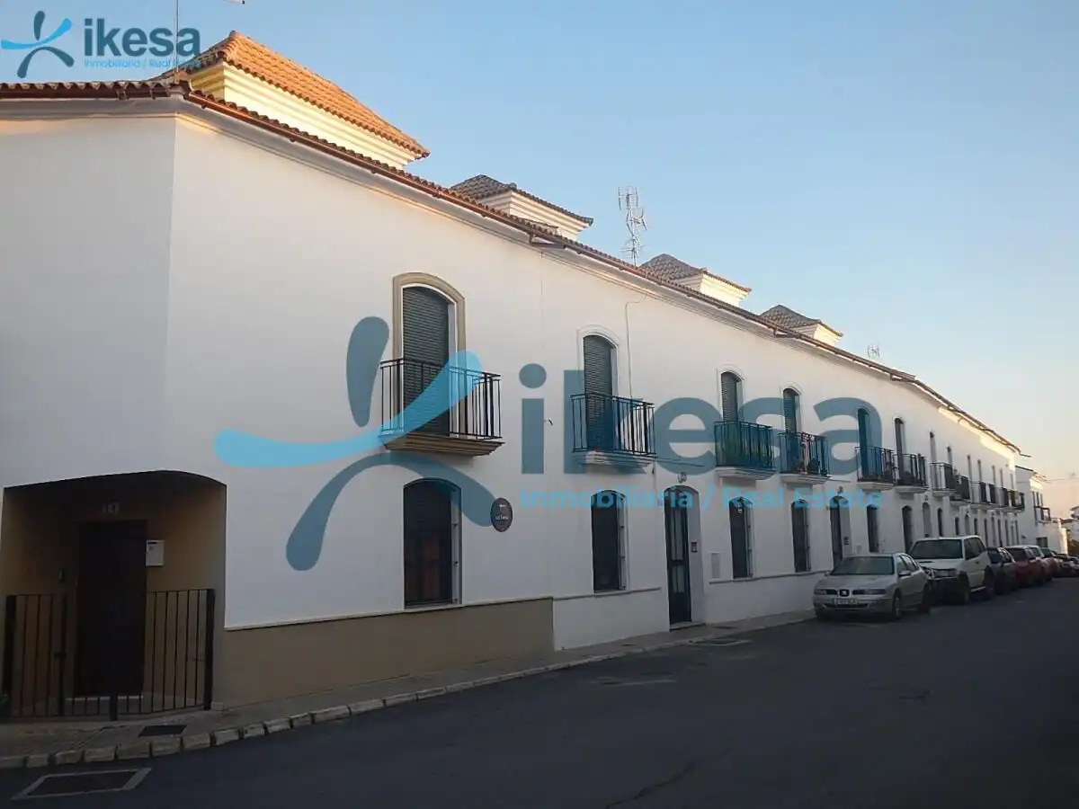 Vista exterior de Pis en venda en Hinojos amb Terrassa