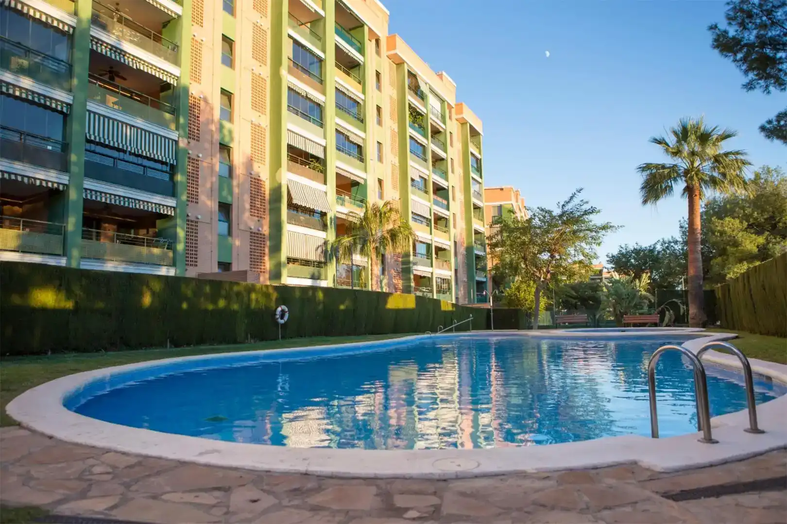 Piscina de Pis en venda en Paterna amb Aire condicionat, Jardí privat i Moblat