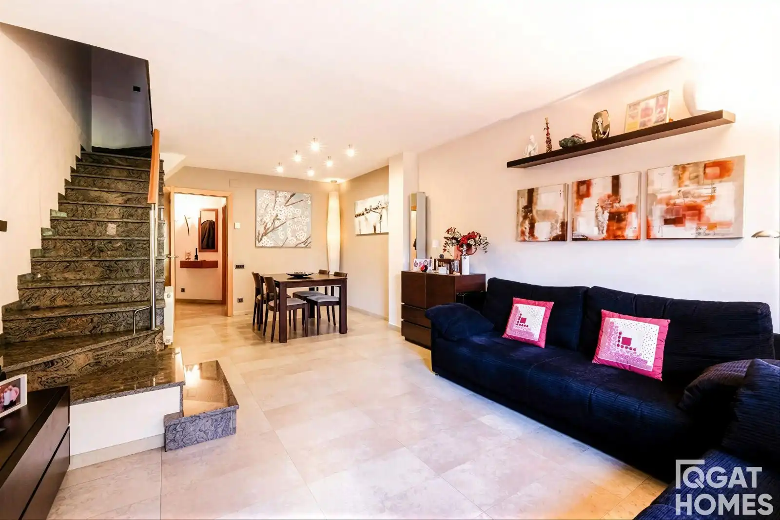 Sala d'estar de Casa adosada en venda en Sant Cugat del Vallès amb Aire condicionat, Calefacció i Terrassa