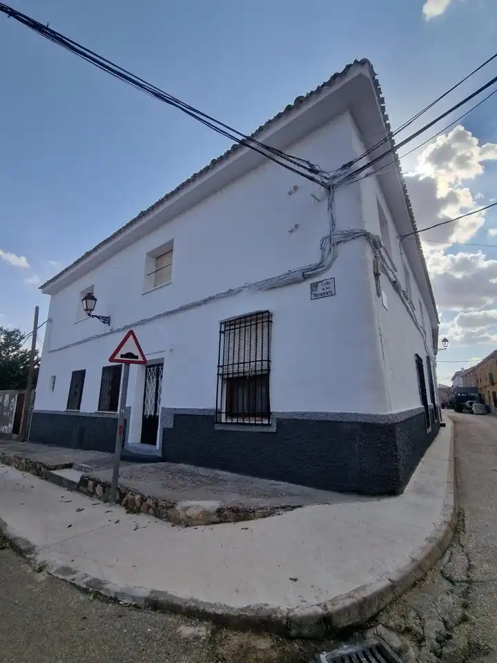 Außenansicht von Country house zum Verkauf in Pozorrubio de Santiago mit Heizung
