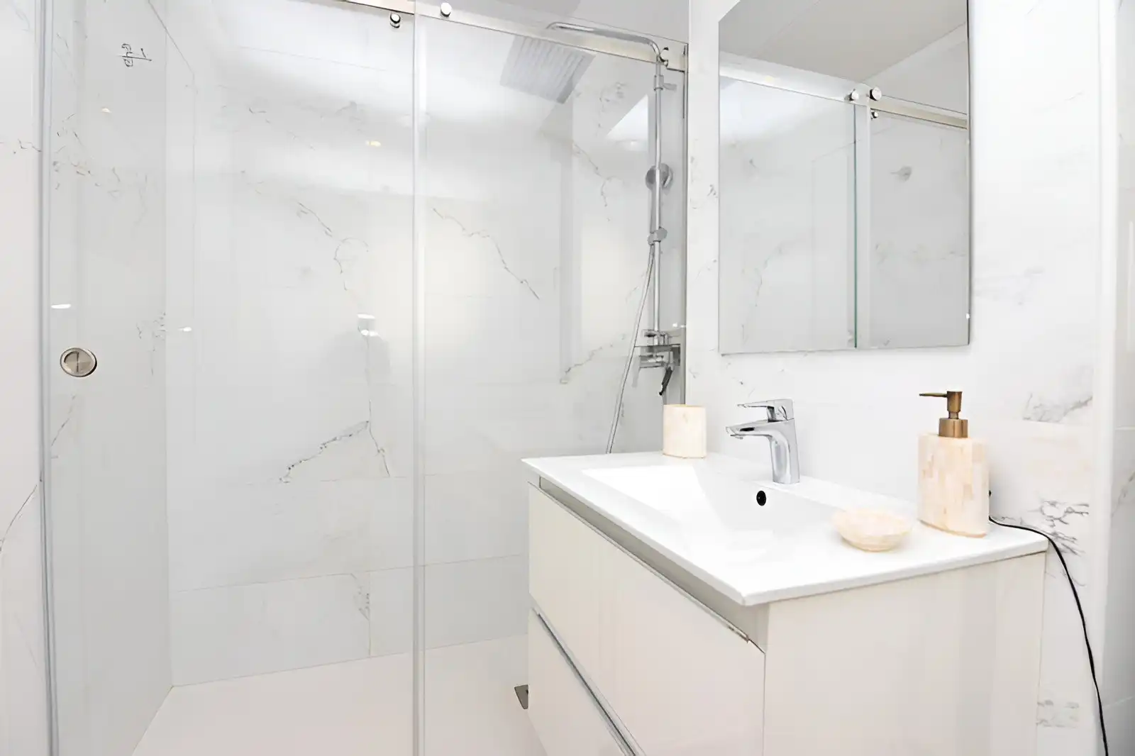 Bathroom of Ground floor for sale in Torremolinos  with Air Conditioner, Terrace and Swimming Pool