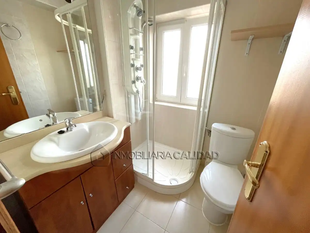 Bathroom of Flat for rent in Burgos  with Heating and Furnished
