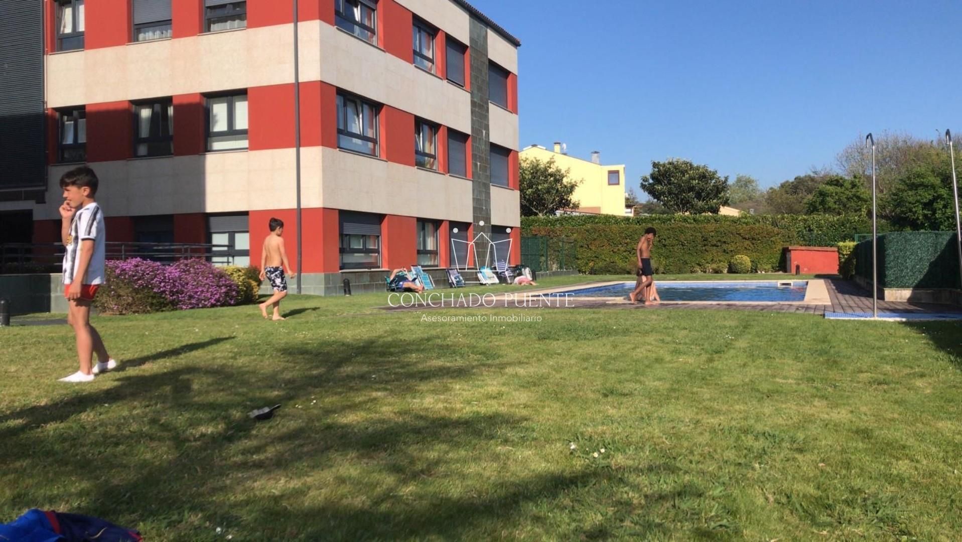 Swimming pool of Duplex for sale in Oleiros