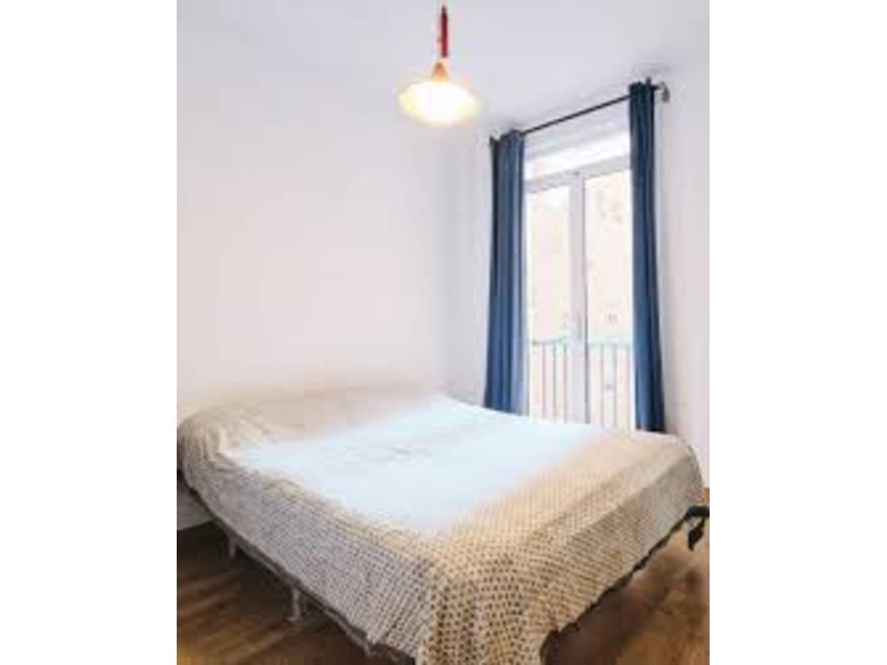 Dormitori de Pis de lloguer en  Barcelona Capital amb Aire condicionat, Calefacció i Parquet