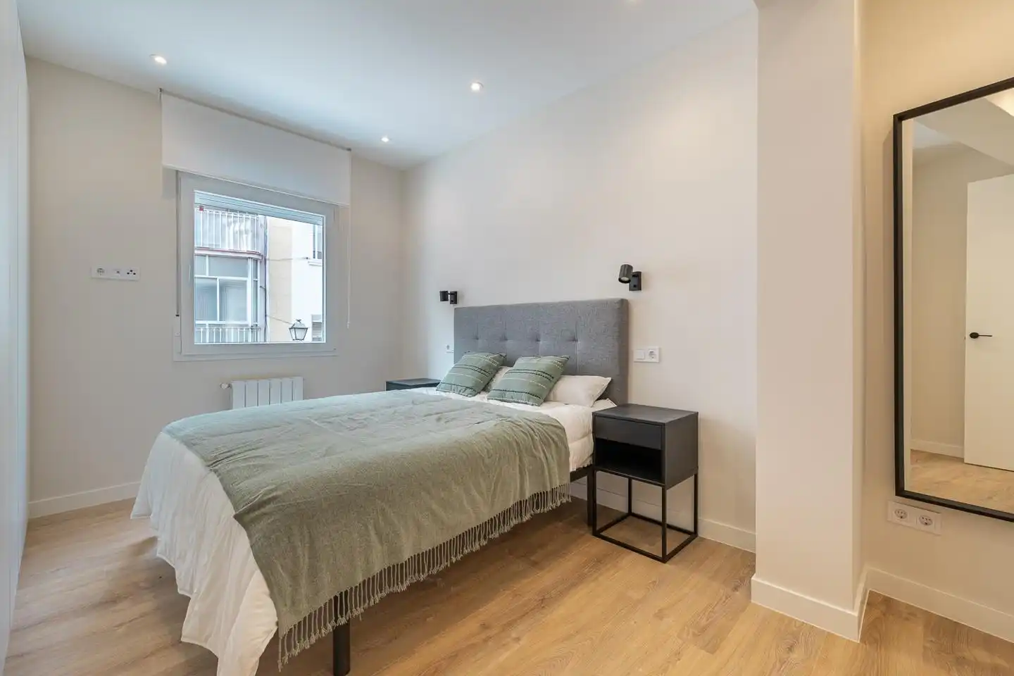 Bedroom of Flat for rent in Madrid  with Air Conditioner, Heating and Terrace