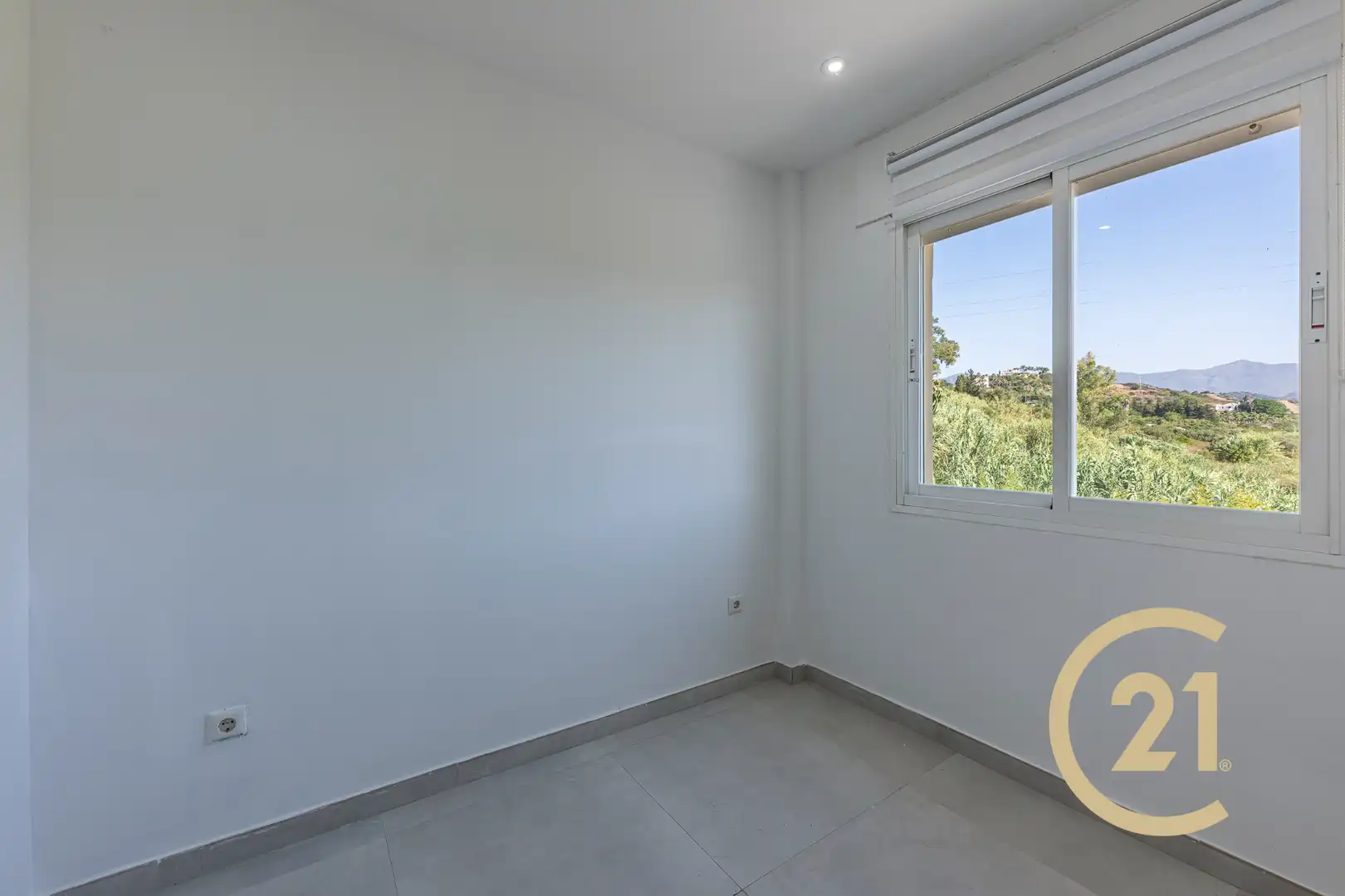 Dormitori de Casa adosada en venda en Estepona amb Aire condicionat, Jardí privat i Terrassa