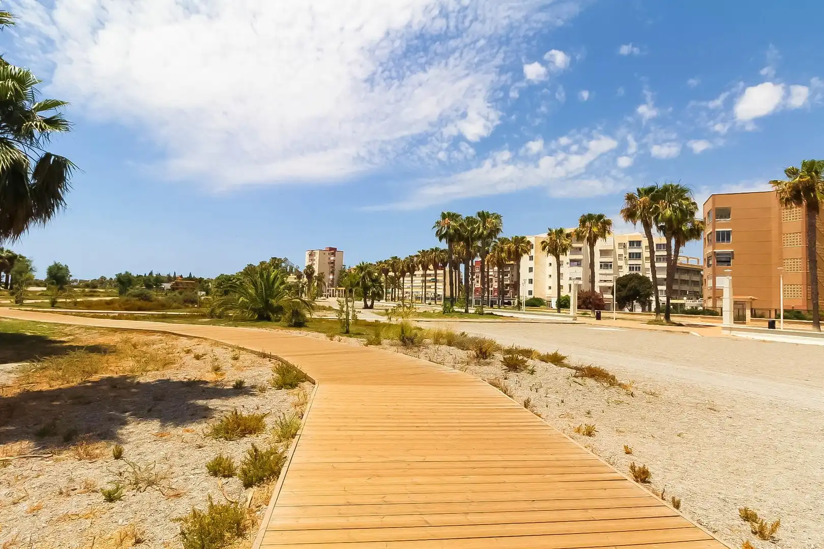 Vista exterior de Piso en venta en Motril con Terraza y Piscina comunitaria
