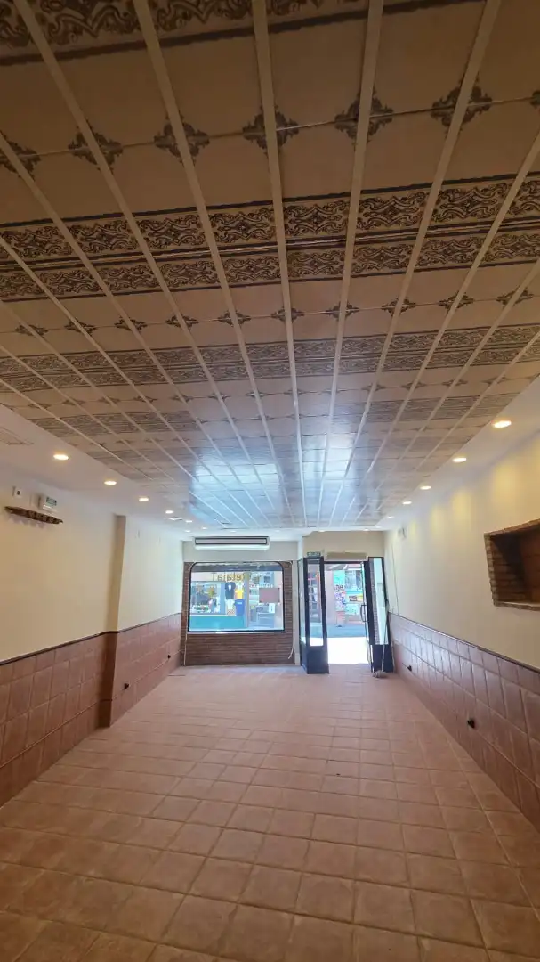 Business premises for sale in Calle José Ramón Mélida 19