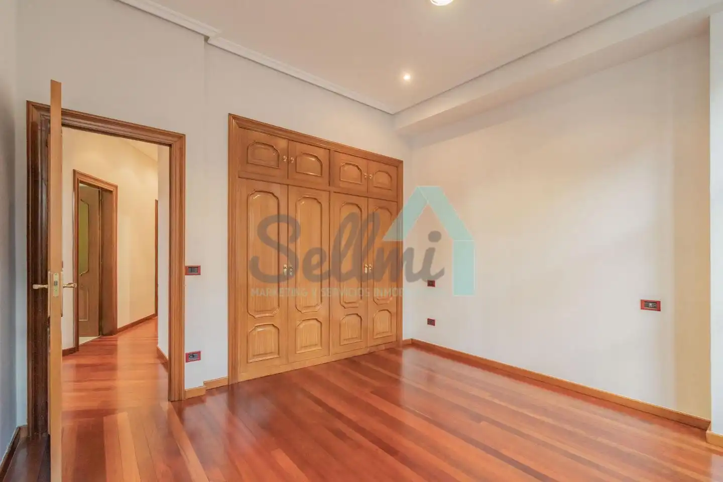 Schlafzimmer von Büro zur Miete in Oviedo  mit Heizung