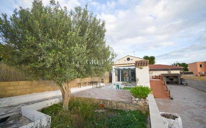 Vista exterior de Casa o xalet en venda en Vilanova i la Geltrú amb Aire condicionat i Terrassa