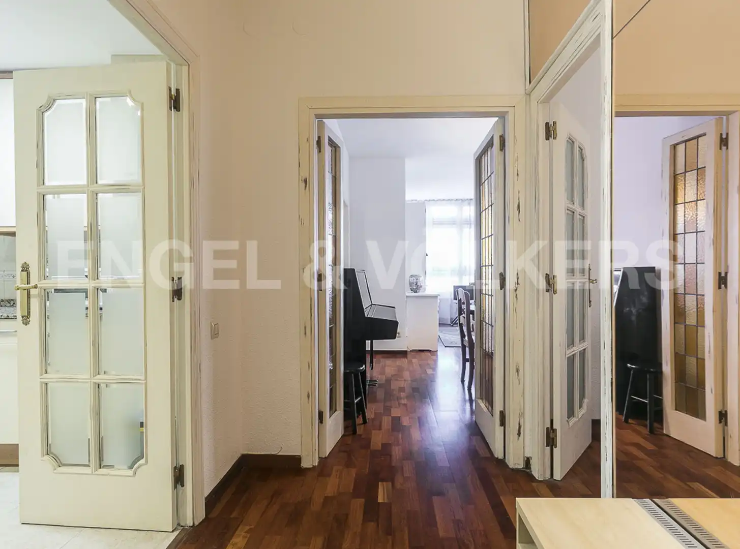 Piso en venta en Barcelona con Calefacción y Parquet