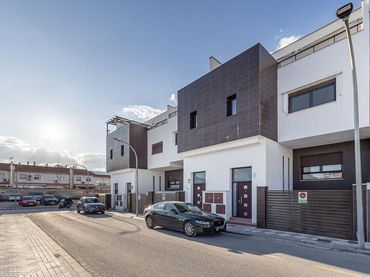 Casa en venda a Calle NOGAL 6