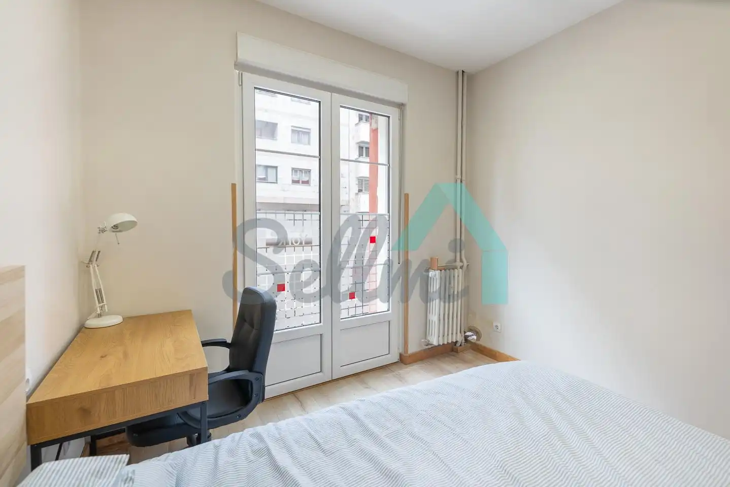 Habitación de Piso de alquiler en Oviedo  con Calefacción, Terraza y Amueblado