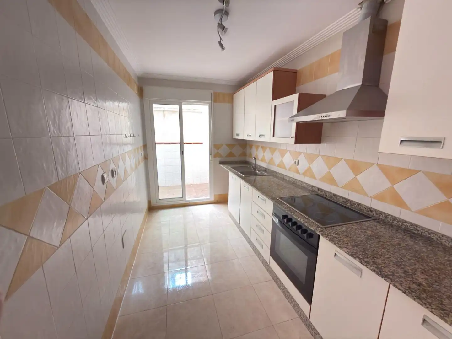 Cuina de Planta baixa en venda en Catral amb Jardí privat