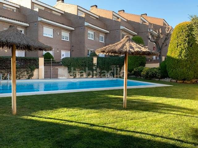 Exterior view of Single-family semi-detached for sale in Sant Cugat del Vallès  with Air Conditioner, Heating and Private garden