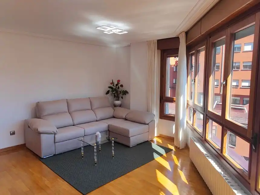 Flat for rent in Calle de María Neira, 29, La Ería