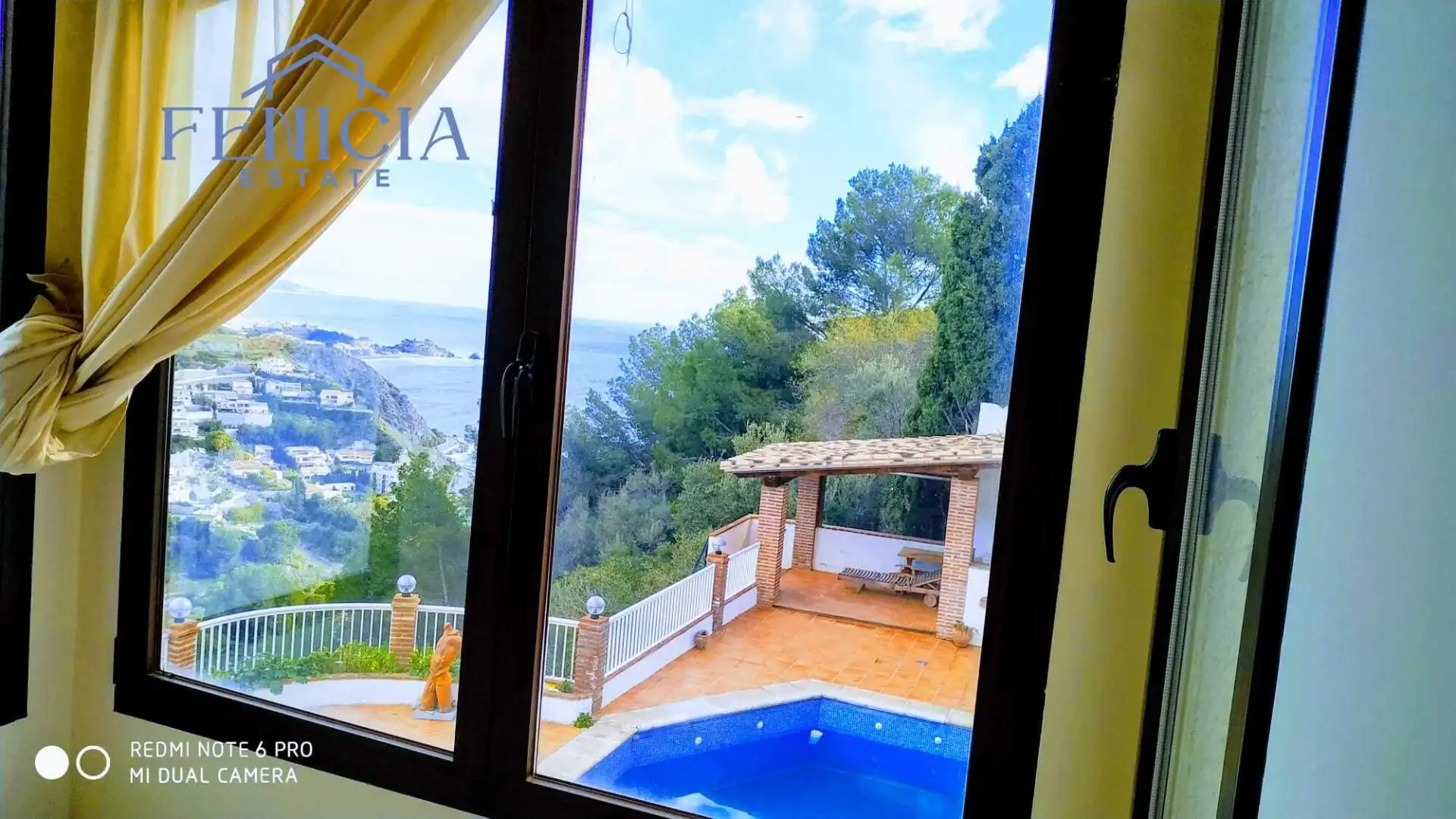 Dormitori de Casa o xalet en venda en Almuñécar amb Jardí privat, Terrassa i Traster