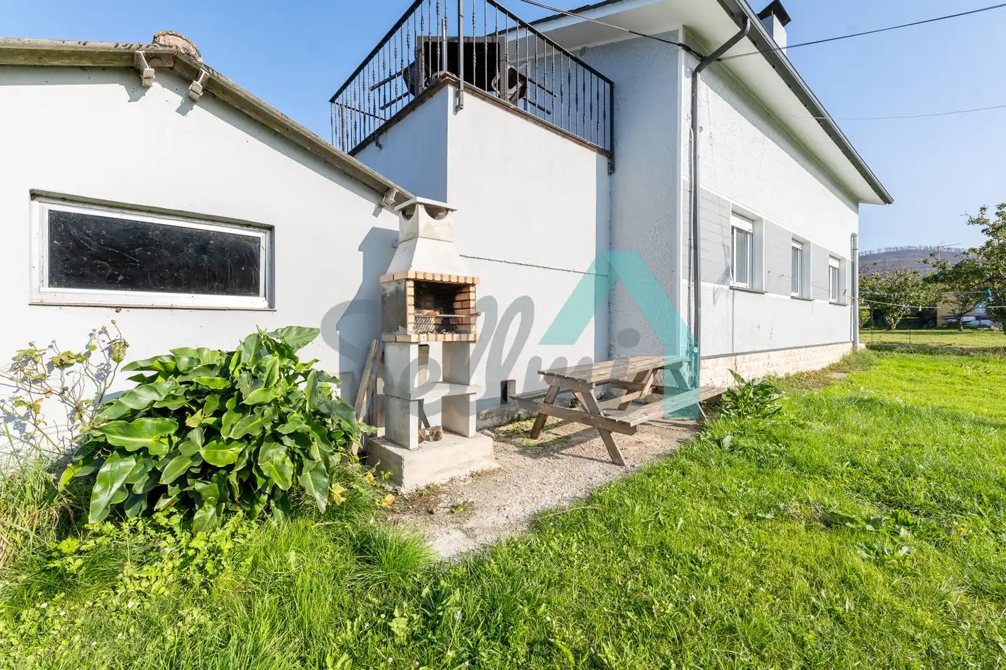 Vista exterior de Casa o chalet de alquiler en Valdés - Luarca con Jardín privado, Terraza y Amueblado