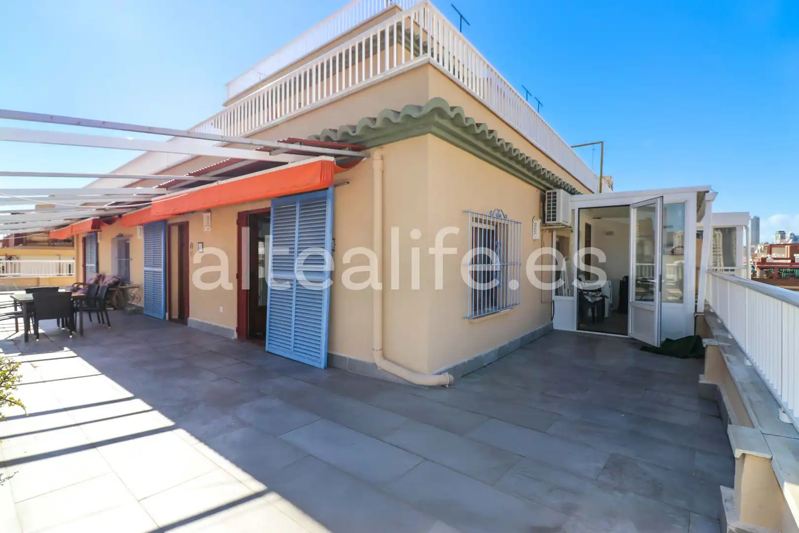 Außenansicht von Dachboden zum Verkauf in Benidorm mit Klimaanlage und Terrasse