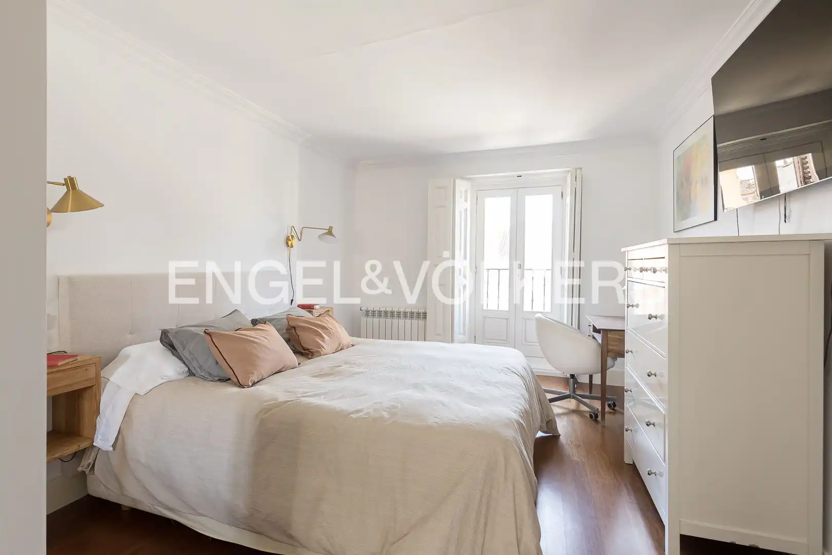 Bedroom of Flat for rent in Madrid  with Air Conditioner, Heating and Balcony