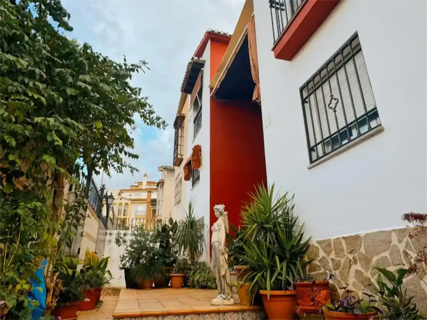 Vista exterior de Casa o xalet en venda en La Zubia amb Aire condicionat, Traster i Piscina