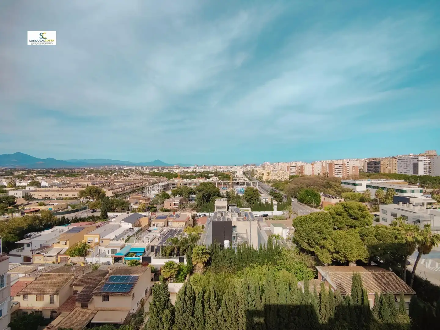 Vista exterior de Àtic de lloguer en Alicante / Alacant amb Piscina comunitària