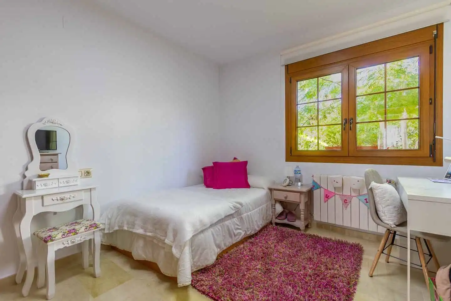 Dormitori de Casa o xalet en venda en La Nucia amb Jardí privat i Piscina