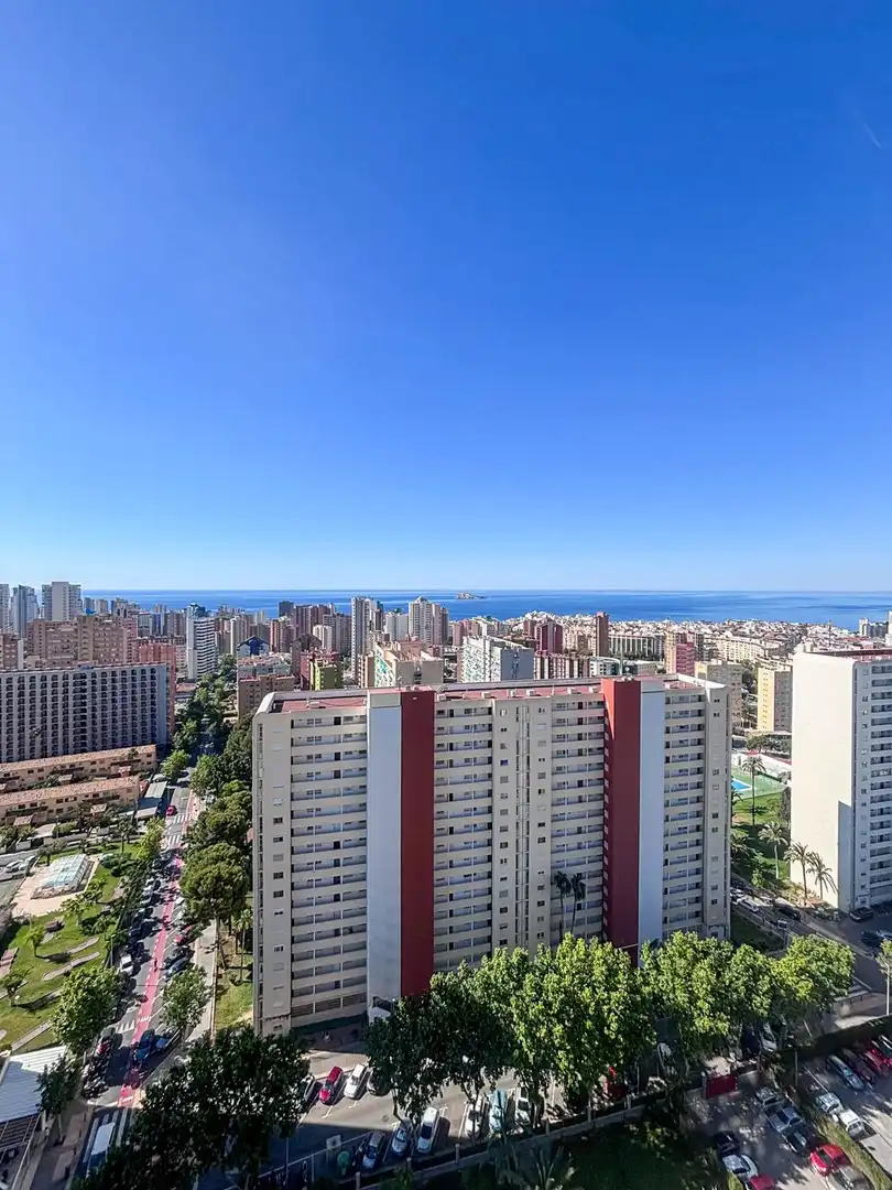 Vista exterior de Apartamento en venta en Benidorm con Aire acondicionado, Jardín privado y Piscina comunitaria