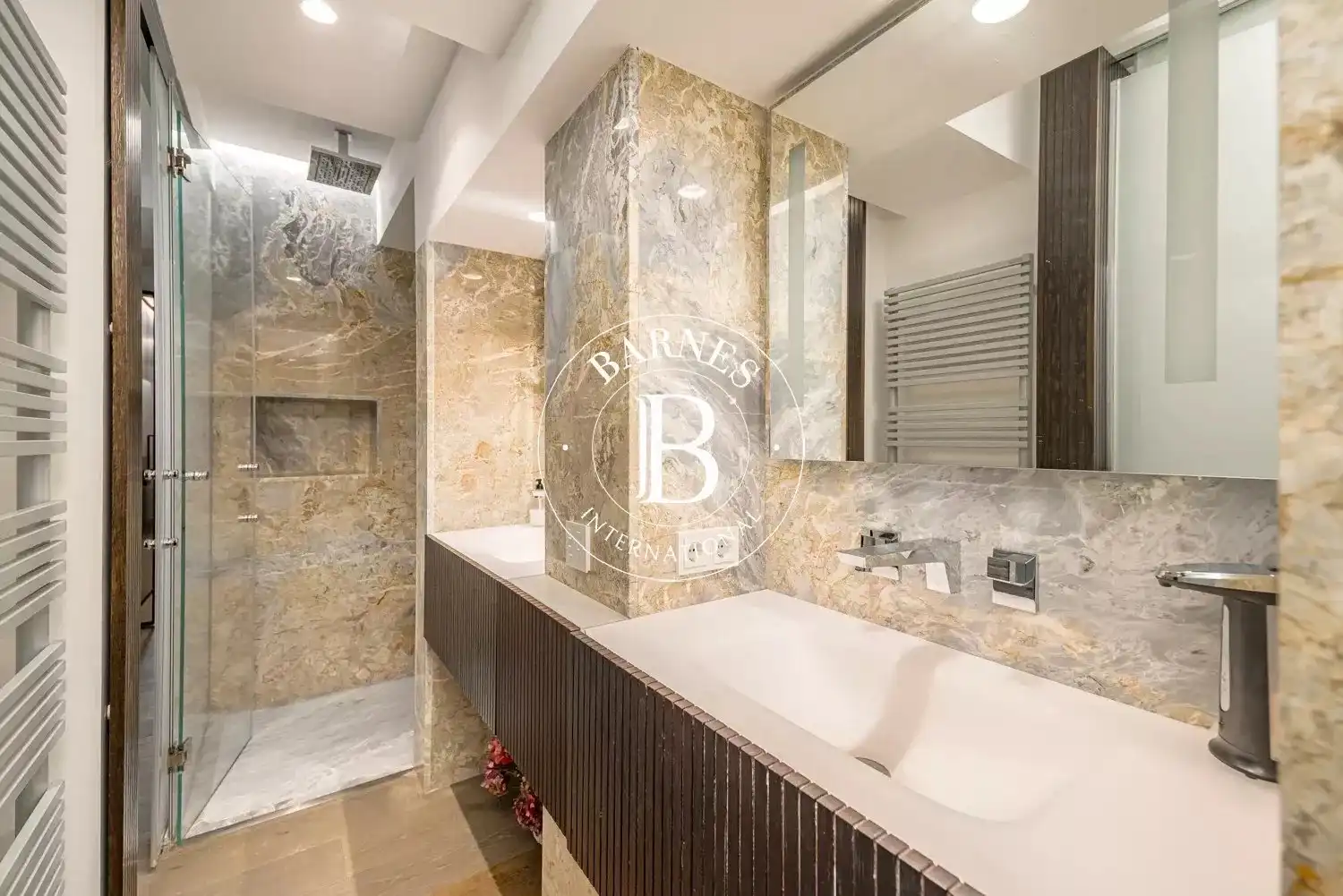 Bathroom of Flat for rent in Madrid  with Air Conditioner, Heating and Swimming Pool
