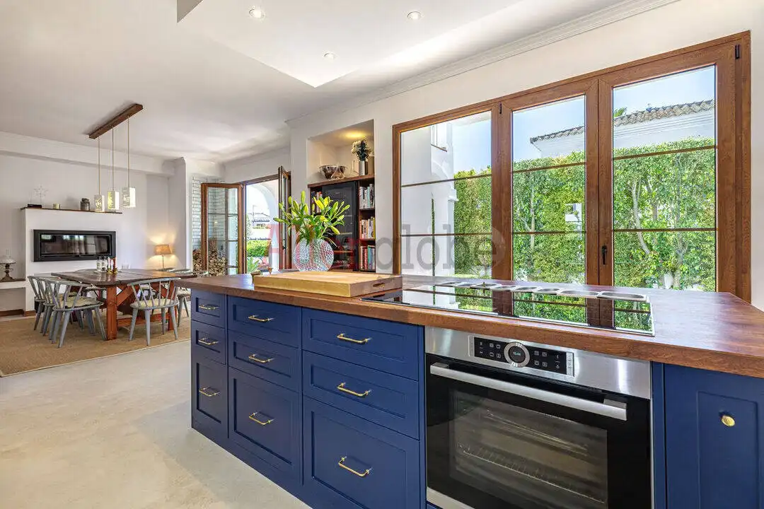 Küche von Haus oder Chalet zum Verkauf in Estepona mit Klimaanlage, Heizung und Privatgarten