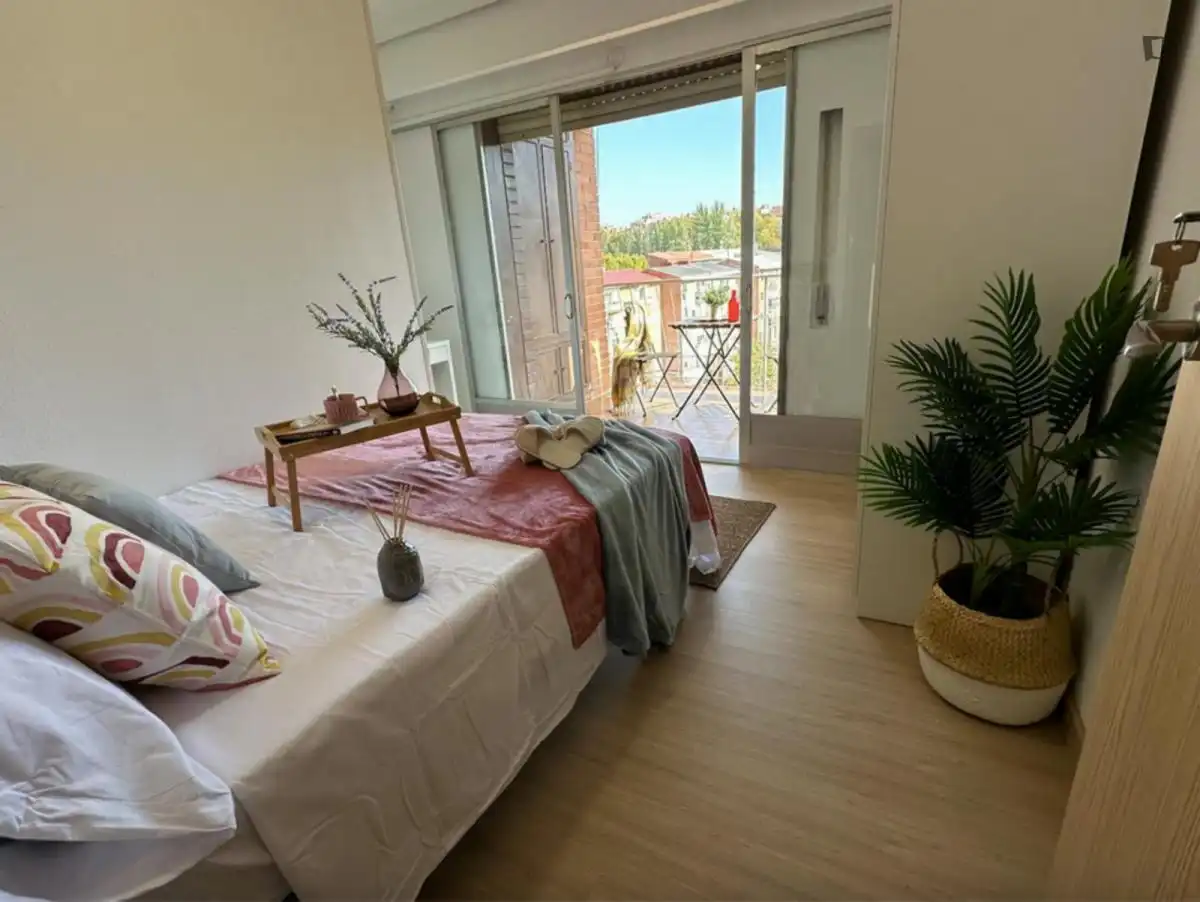 Bedroom of Apartments for share in  Madrid Capital  with Air Conditioner, Heating and Furnished