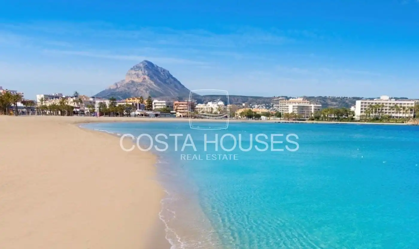 Vista exterior de Casa o xalet en venda en Jávea / Xàbia amb Aire condicionat, Jardí privat i Terrassa