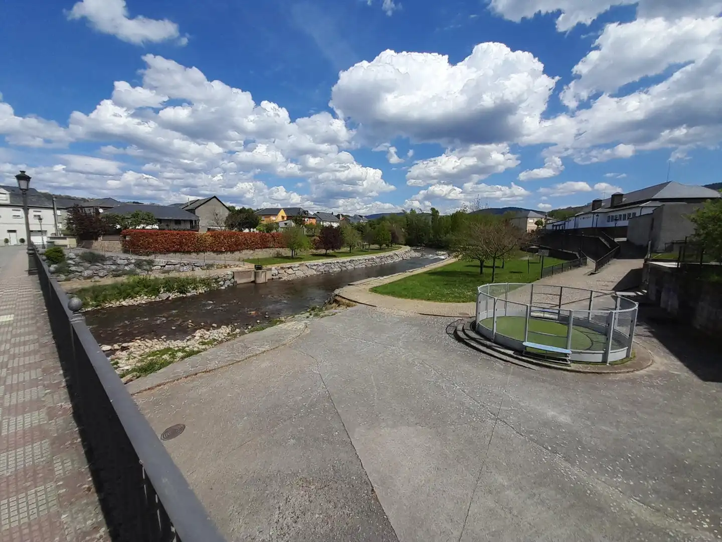 Vista exterior de Casa o chalet en venta en Folgoso de la Ribera con Terraza y Balcón