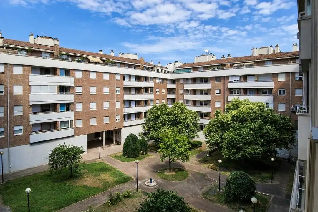 Vista exterior de Pis en venda en Barañáin / Barañain amb Calefacció i Terrassa