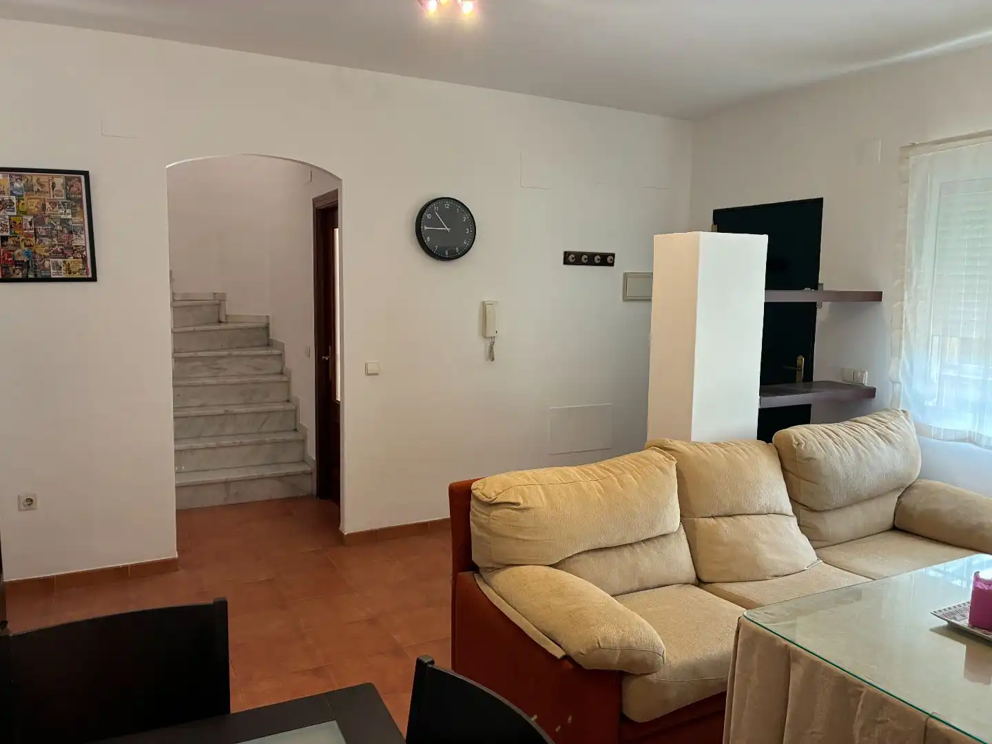 Wohnzimmer von Maisonette zur Miete in Dos Hermanas mit Klimaanlage, Privatgarten und Abstellraum