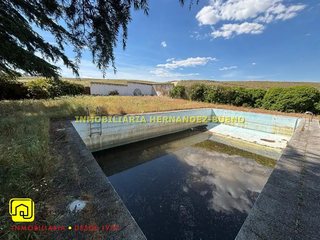 Piscina de Casa o xalet en venda en Alba de Tormes amb Jardí privat i Piscina