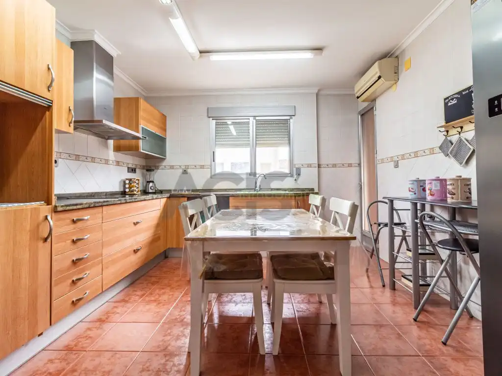 Cuina de Pis en venda en L'Alcúdia amb Aire condicionat i Balcó