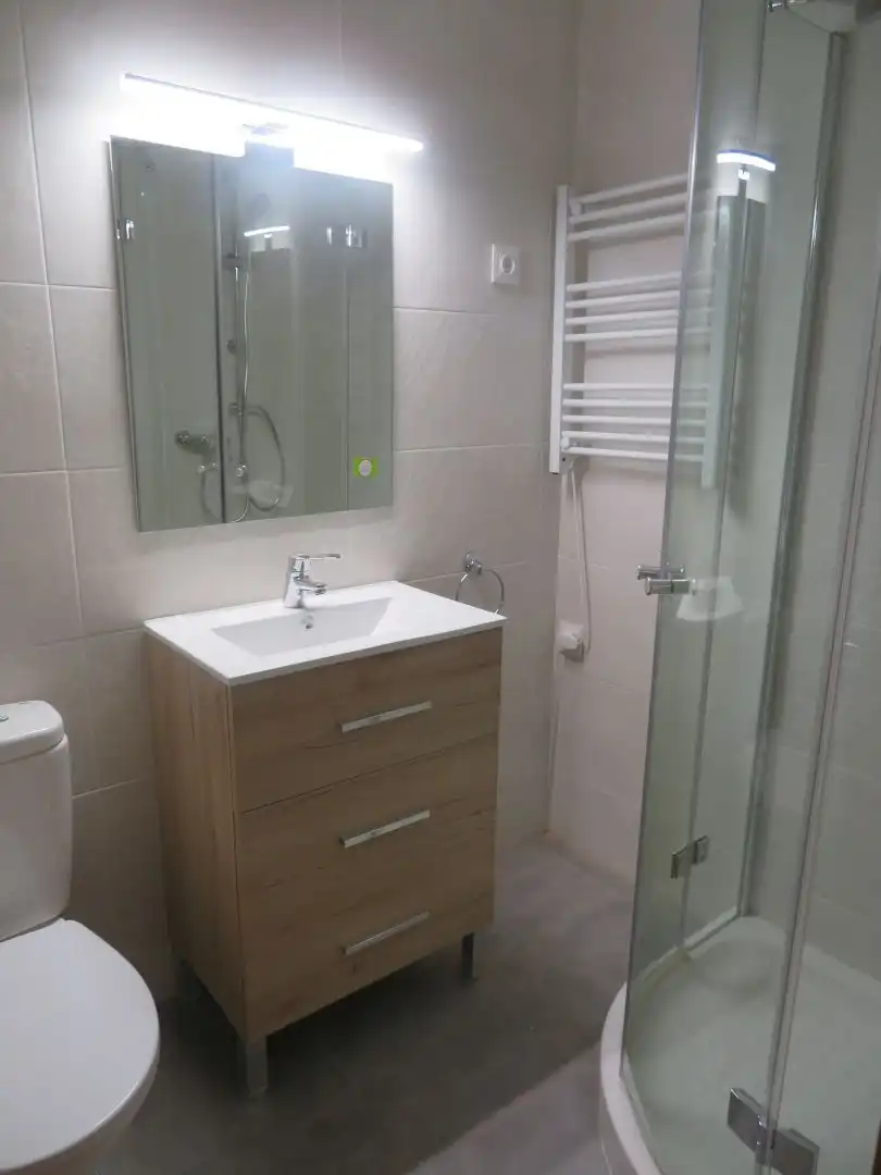 Badezimmer von Wohnung zum Verkauf in Sopela mit Terrasse