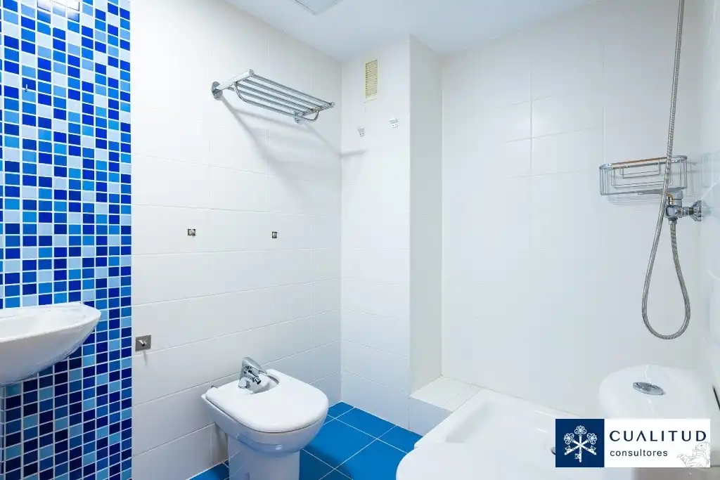 Badezimmer von Dachboden zum Verkauf in Vila-real mit Parkett, Terrasse und Abstellraum