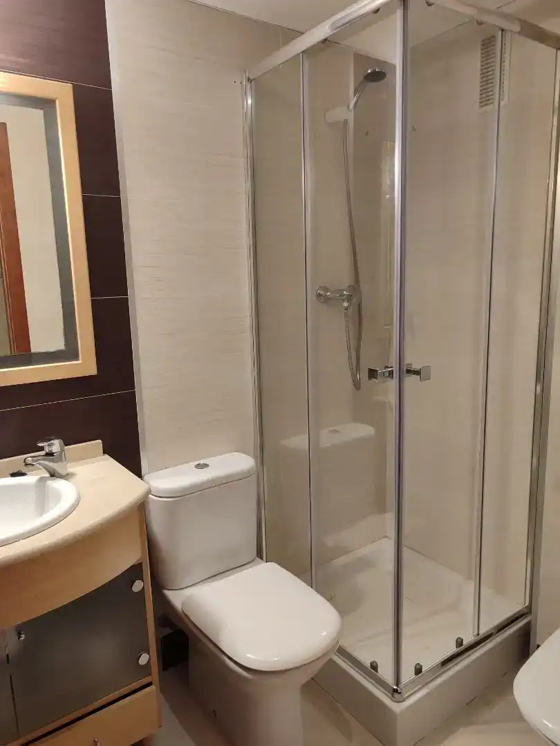 Bany de Apartament de lloguer en Oropesa del Mar / Orpesa amb Aire condicionat, Piscina i Moblat