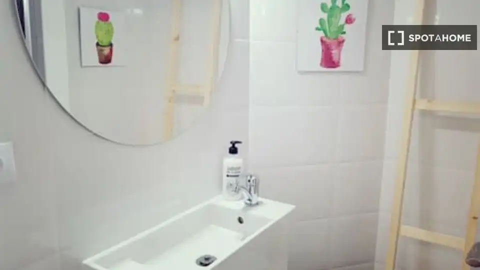 Baño de Piso de alquiler en Valencia con Aire acondicionado, Calefacción y Amueblado