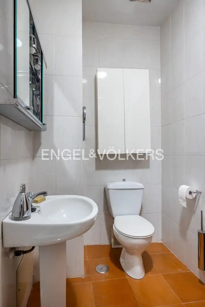 Bathroom of Attic for sale in Sevilla  with Air Conditioner, Heating and Terrace