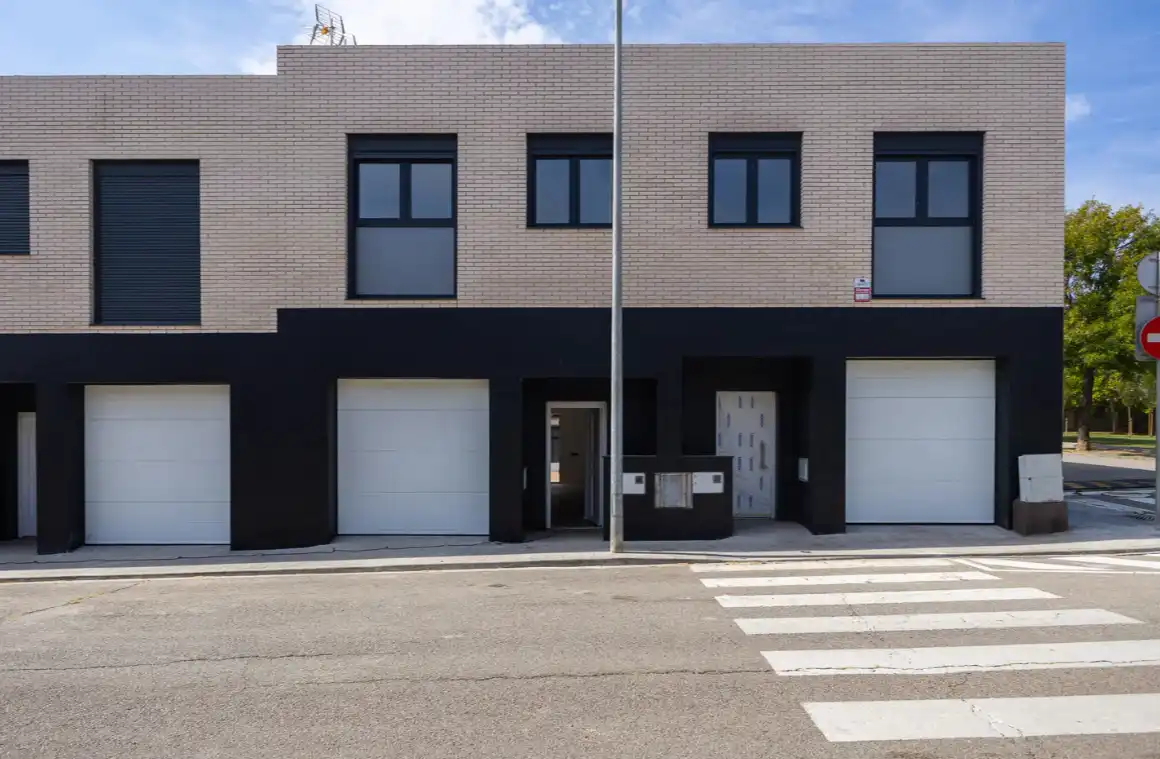 New build Terraced house with garden for sale in Carrer del Pintor Guàrdia, imagen 56