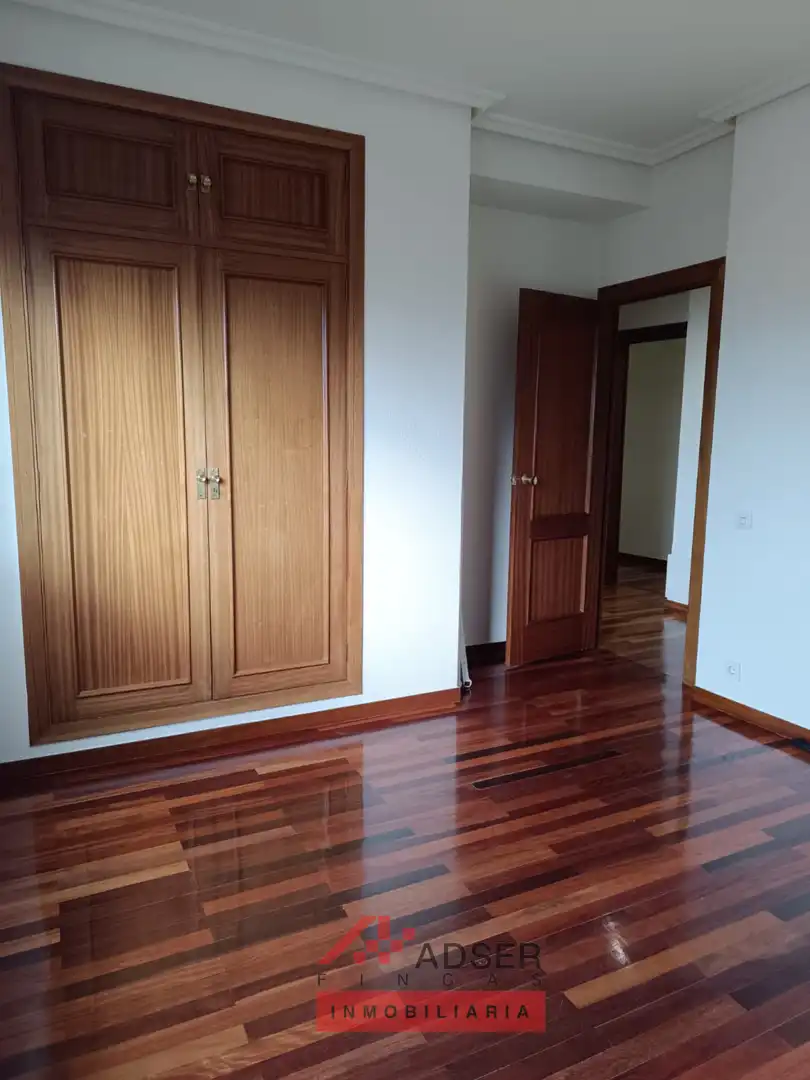 Piso de alquiler en  Logroño con Calefacción, Parquet y Terraza