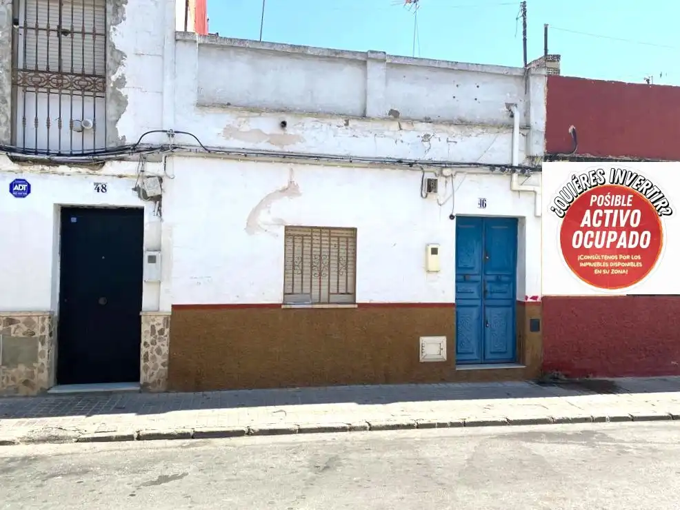 Vista exterior de Casa adosada en venta en Coria del Río