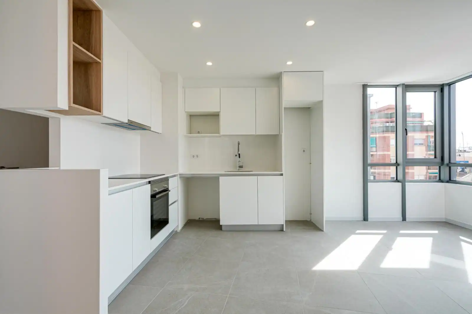 Cocina de Piso en venta en L'Hospitalet de Llobregat con Terraza