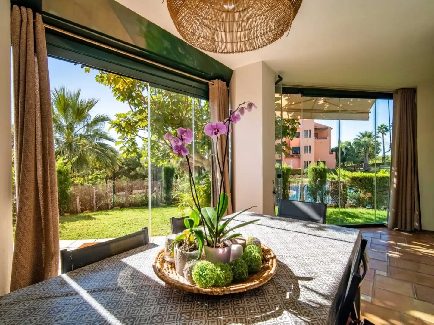 Apartamento con piscina en venta en Golf Bahía, imagen 4