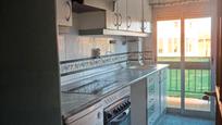 Cuina de Pis en venda en Coslada amb Calefacció, Terrassa i Alarma