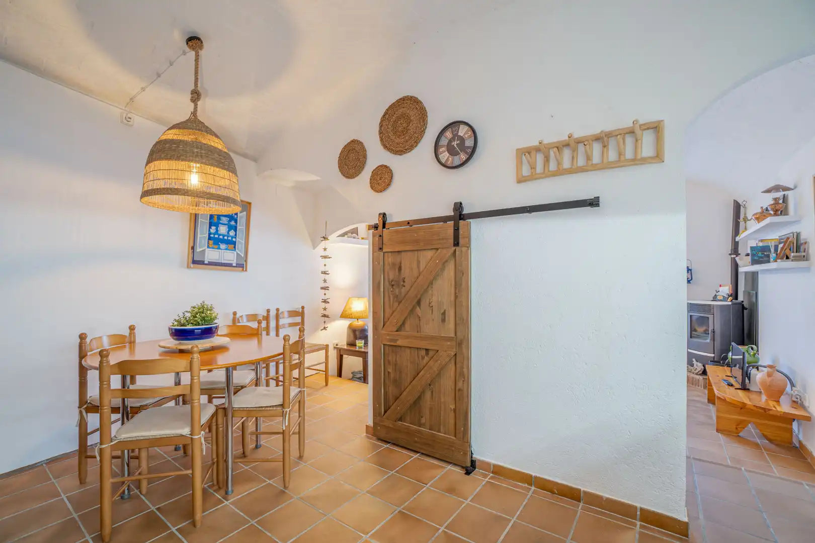 Esszimmer von Einfamilien-Reihenhaus zum Verkauf in Cadaqués mit Möbliert, Ofen und Waschmaschine