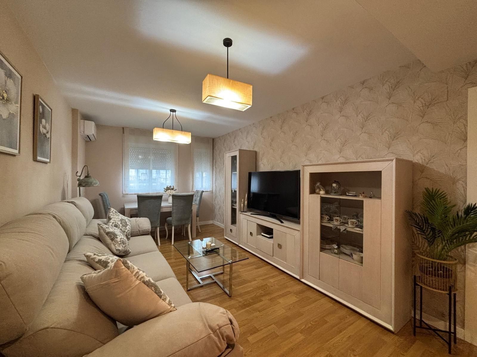 Living room of Flat for sale in Cáceres Capital  with Air Conditioner, Heating and Furnished